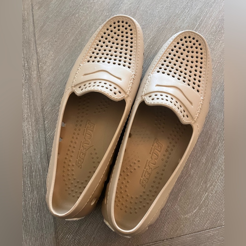 Men’s floafers NWOT 11